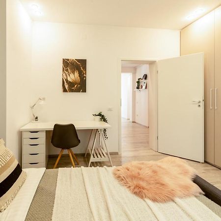 Ideal Stay: Spacious 2Br Apt Near Calea Victoriei Boekarest Buitenkant foto