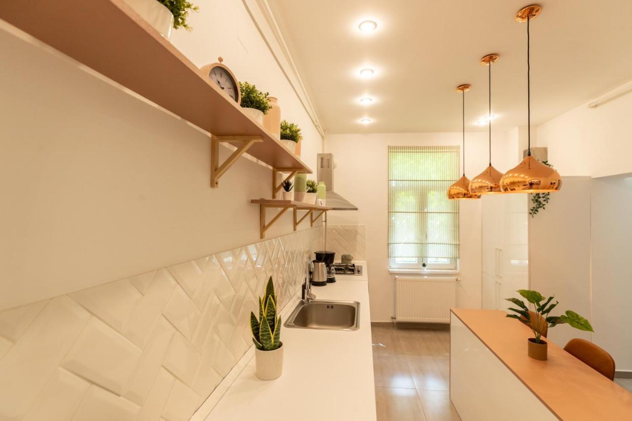Ideal Stay: Spacious 2Br Apt Near Calea Victoriei Boekarest Buitenkant foto