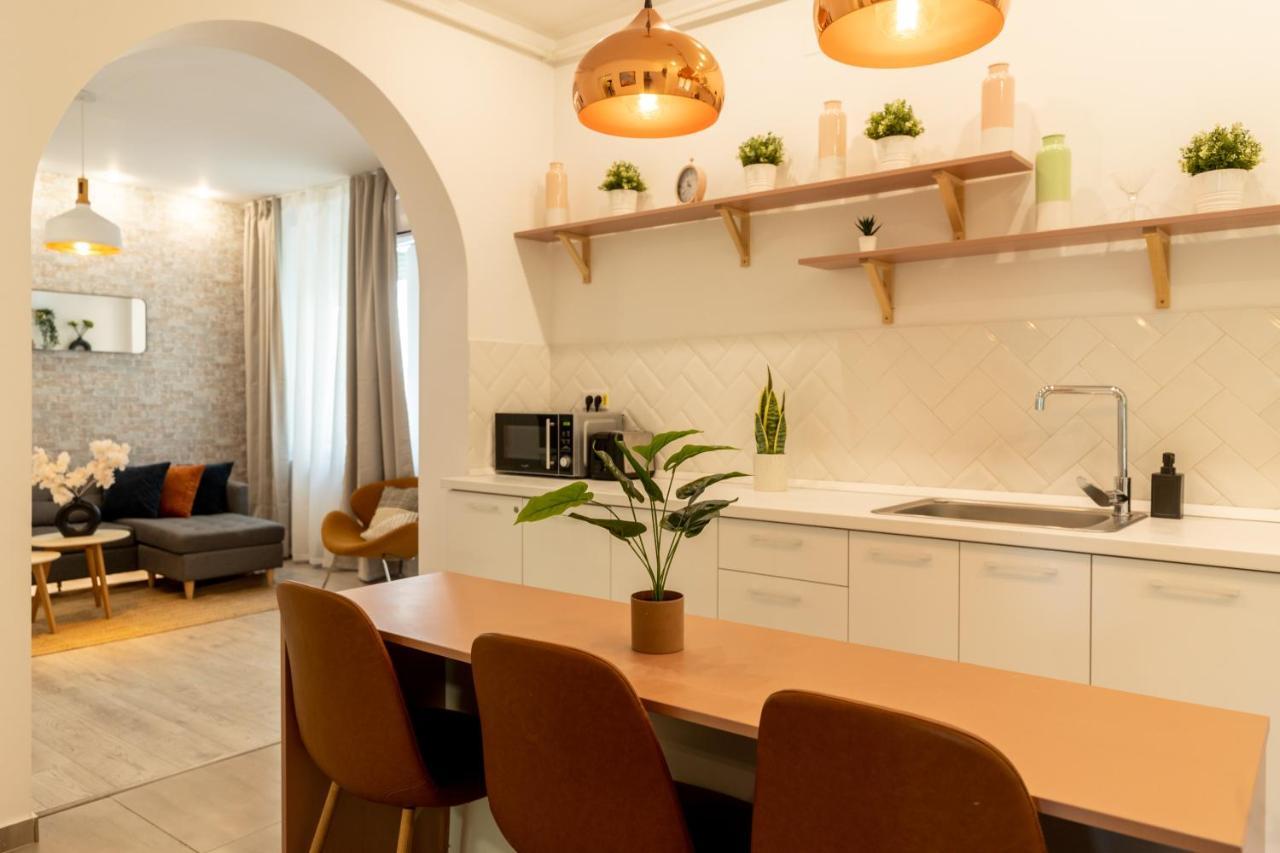 Ideal Stay: Spacious 2Br Apt Near Calea Victoriei Boekarest Buitenkant foto